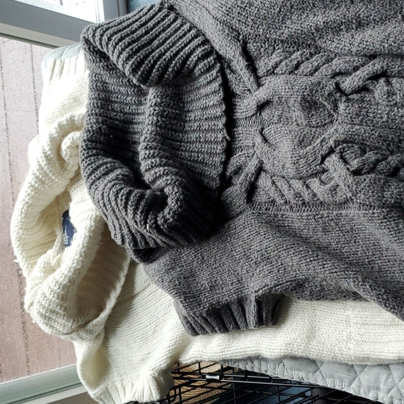 American Eagle short sleeved sweaters size large - Picture 5 of 6